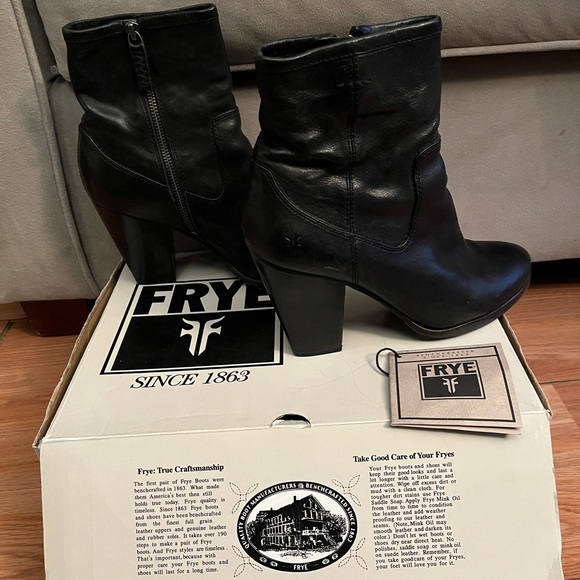 Frye Patty Artisan Zip Leather Bootie Black Size 8.5 - Picture 1 of 10